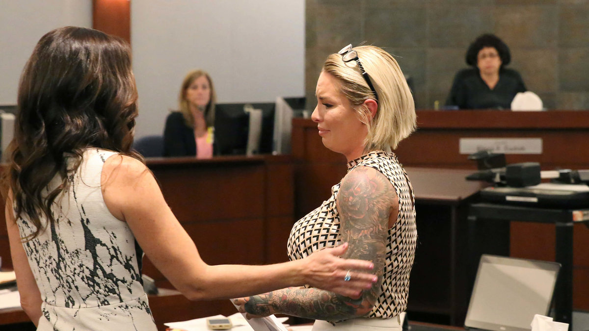 "War Machines" ex-flickvän Christy Mack fick tröstas av åklagaren efter att ha berättat om sin upplevelse under måndagen.